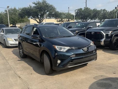 Used 2018 Toyota RAV4 XLE FWD image 3