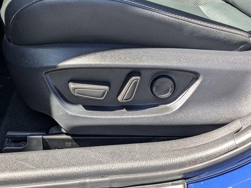 Used 2025 Toyota Camry SE w/ Convenience Package image 18