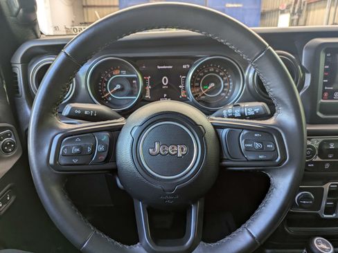 Used 2022 Jeep Wrangler Unlimited Sport AWD/4WD image 18