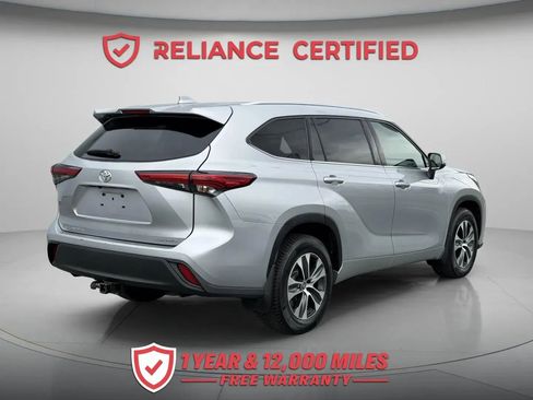 Used 2021 Toyota Highlander XLE AWD/4WD image 9