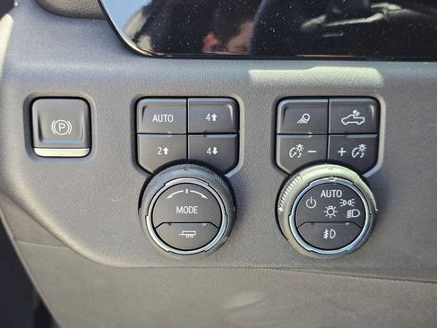 Used 2024 Chevrolet Silverado 1500 LT Trail Boss w/ Convenience Package II AWD/4WD image 30