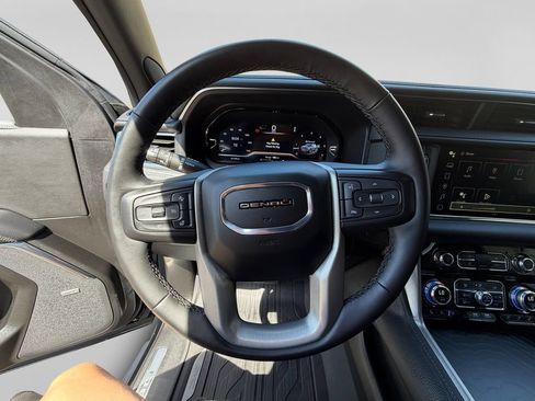 Used 2023 GMC Yukon XL Denali AWD/4WD image 13