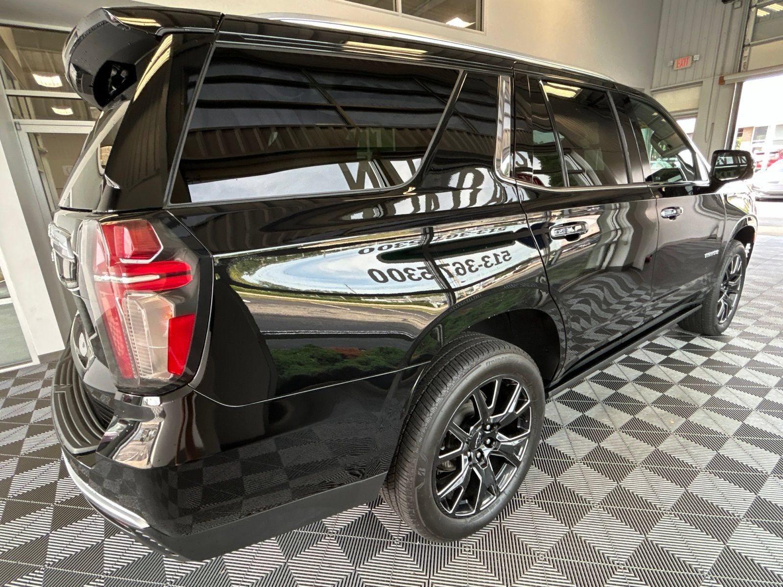 Used 2023 Chevrolet Tahoe High Country w/ Premium Package AWD/4WD image 6