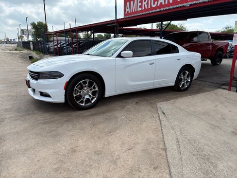 Used 2016 Dodge Charger SE w/ Power Sunroof Group AWD/4WD image 3