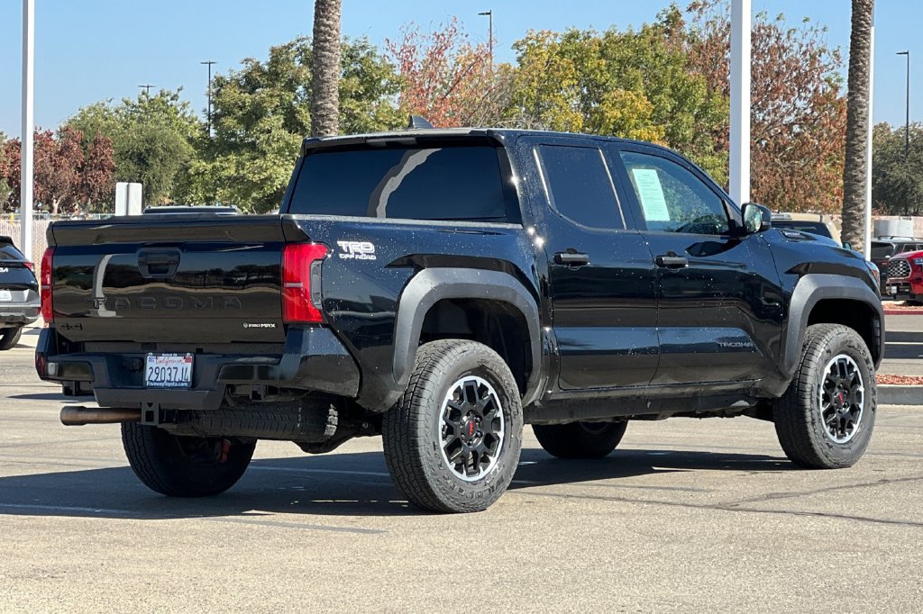 Certified 2025 Toyota Tacoma TRD Off-Road AWD/4WD image 5