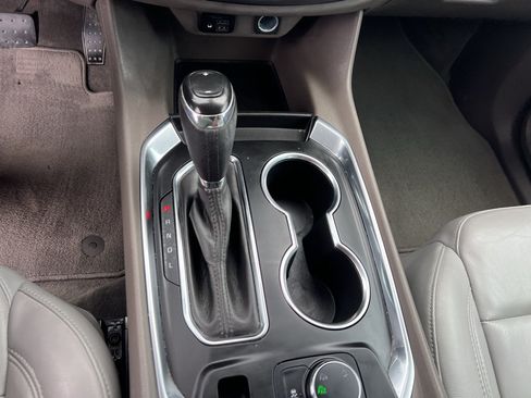 Used 2020 Chevrolet Traverse LT w/ LT Premium Package AWD/4WD image 18
