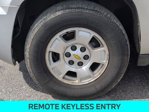 Used 2010 Chevrolet Suburban LT image 11