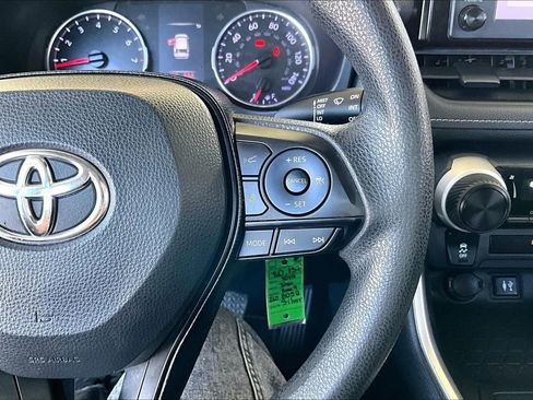 Used 2019 Toyota RAV4 LE FWD image 11