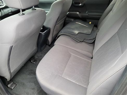 Used 2018 Toyota Tacoma TRD Sport image 13