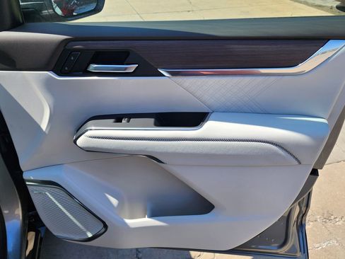 New 2026 GMC Acadia Denali w/ Super Cruise Package FWD image 40