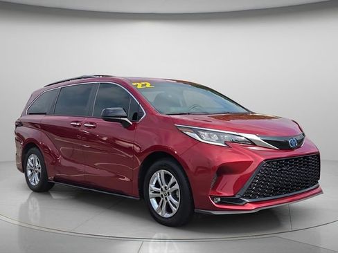 Used 2022 Toyota Sienna XSE w/ XSE Plus Package AWD/4WD image 8