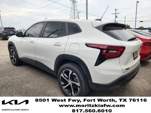 Used 2024 Chevrolet Trax RS FWD image 3