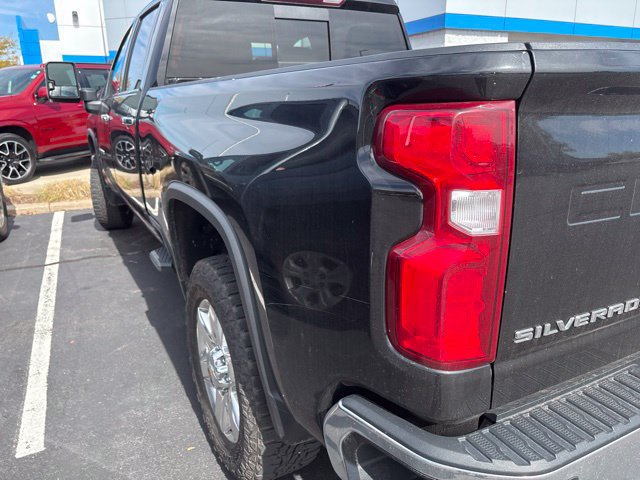 Used 2022 Chevrolet Silverado 3500 LTZ AWD/4WD image 3