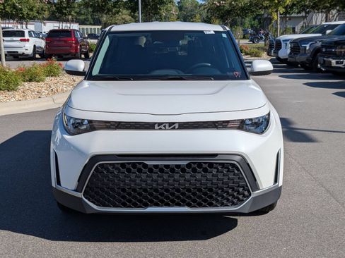 Used 2025 Kia Soul LX FWD image 8