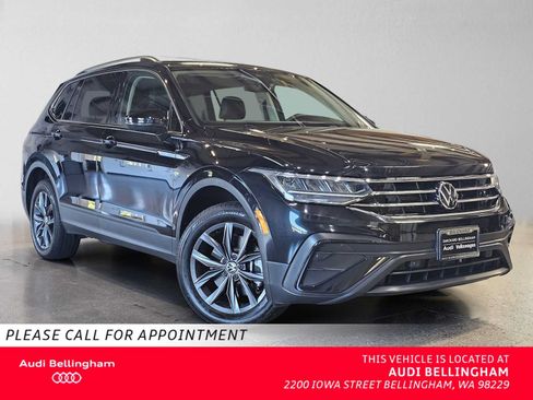 Used 2023 Volkswagen Tiguan SE w/ Panoramic Sunroof Package FWD image 1