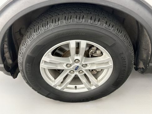 Used 2021 Ford Explorer XLT w/ Equipment Group 202A AWD/4WD image 11