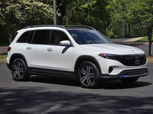 Used 2025 Mercedes-Benz EQB 300 4MATIC image 8