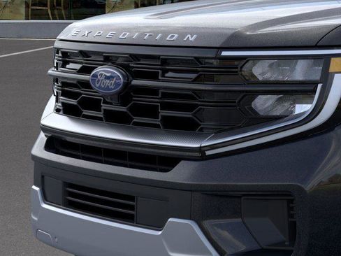 New 2025 Ford Expedition Platinum w/ Driver's Package image 17