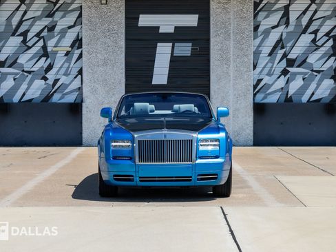 Used 2015 Rolls-Royce Phantom Drophead Coupe RWD image 3