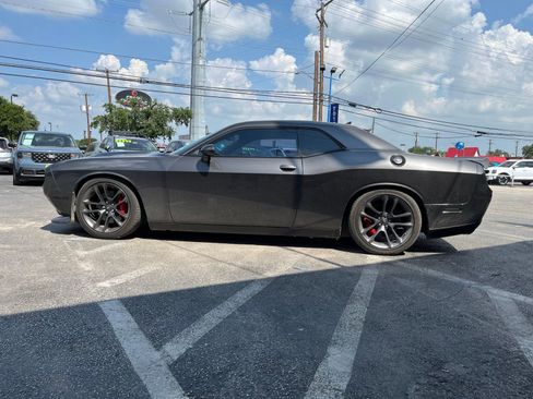 Used 2022 Dodge Challenger R/T Scat Pack w/ Driver Convenience Group RWD image 3