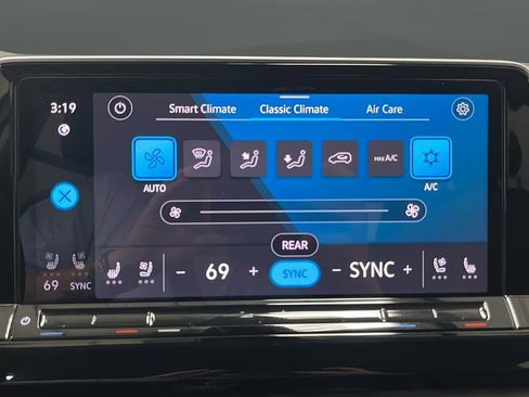 Used 2024 Volkswagen Atlas SE AWD/4WD image 17