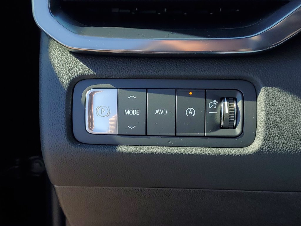 Used 2024 GMC Acadia AT4 w/ LPO, Floor Liner Package AWD/4WD image 22
