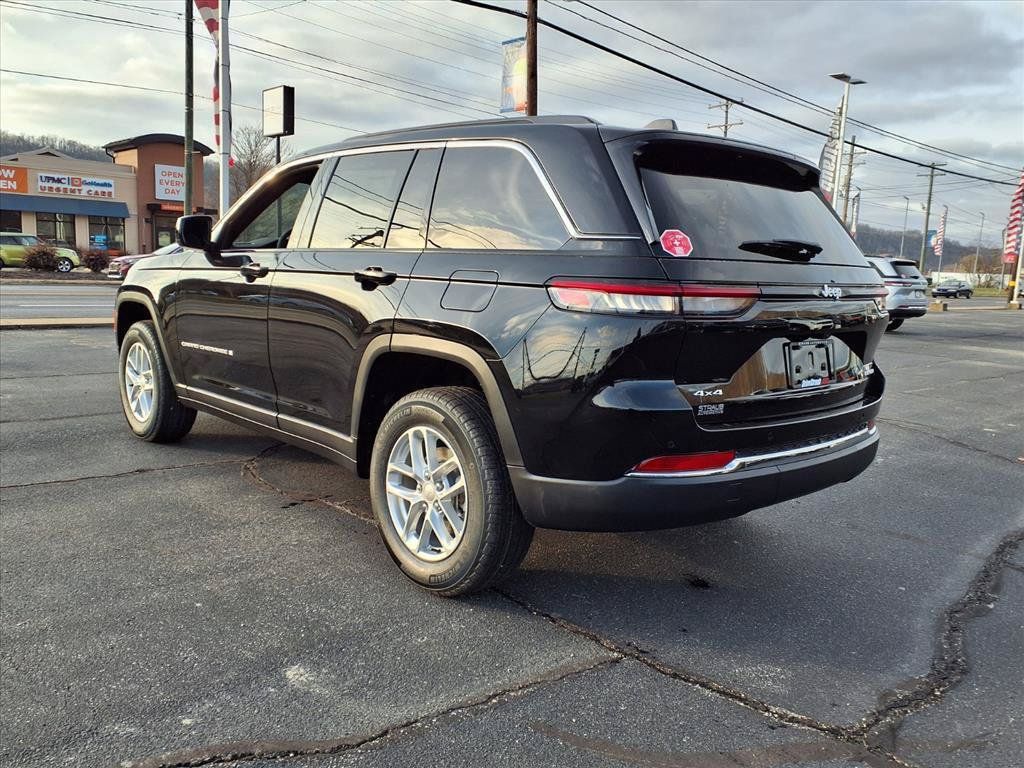 New 2025 Jeep Grand Cherokee Laredo X w/ Luxury Tech Group I AWD/4WD image 3