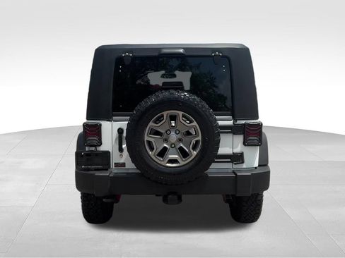 Used 2018 Jeep Wrangler Unlimited Rubicon w/ Connectivity Group AWD/4WD image 4