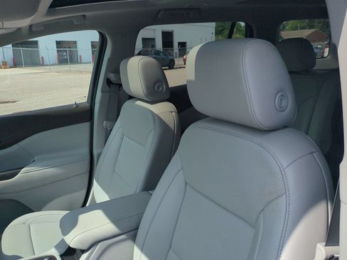 Certified 2023 GMC Acadia SLT w/ Technology Package FWD image 20