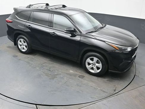 Certified 2022 Toyota Highlander LE image 43