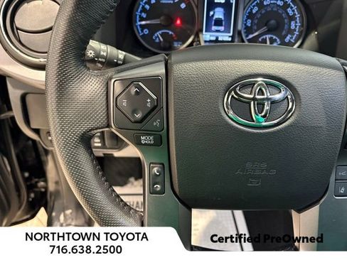 Used 2022 Toyota Tacoma TRD Off-Road image 11