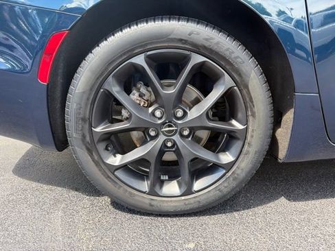 Used 2023 Chrysler Pacifica Touring-L w/ S Appearance Package FWD image 9