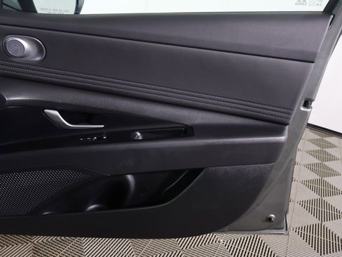 Used 2025 Hyundai Elantra Limited FWD image 24