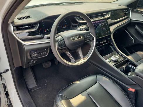 Used 2023 Jeep Grand Cherokee 4WD 4xe image 18