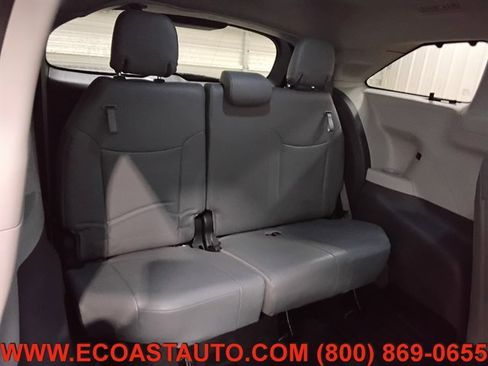Used 2024 Toyota Sienna Limited image 17