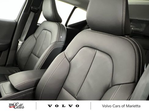Used 2025 Volvo XC40 B5 Plus image 13