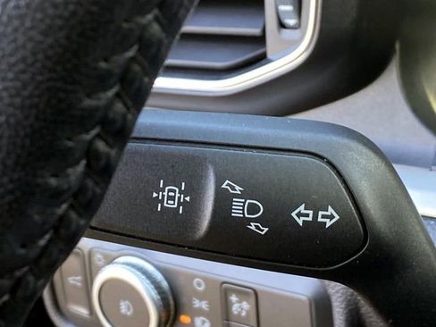 Used 2022 Ford Explorer XLT w/ Equipment Group 202A image 24