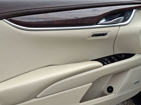 Used 2015 Cadillac XTS Luxury w/ Driver Awareness Package image 10