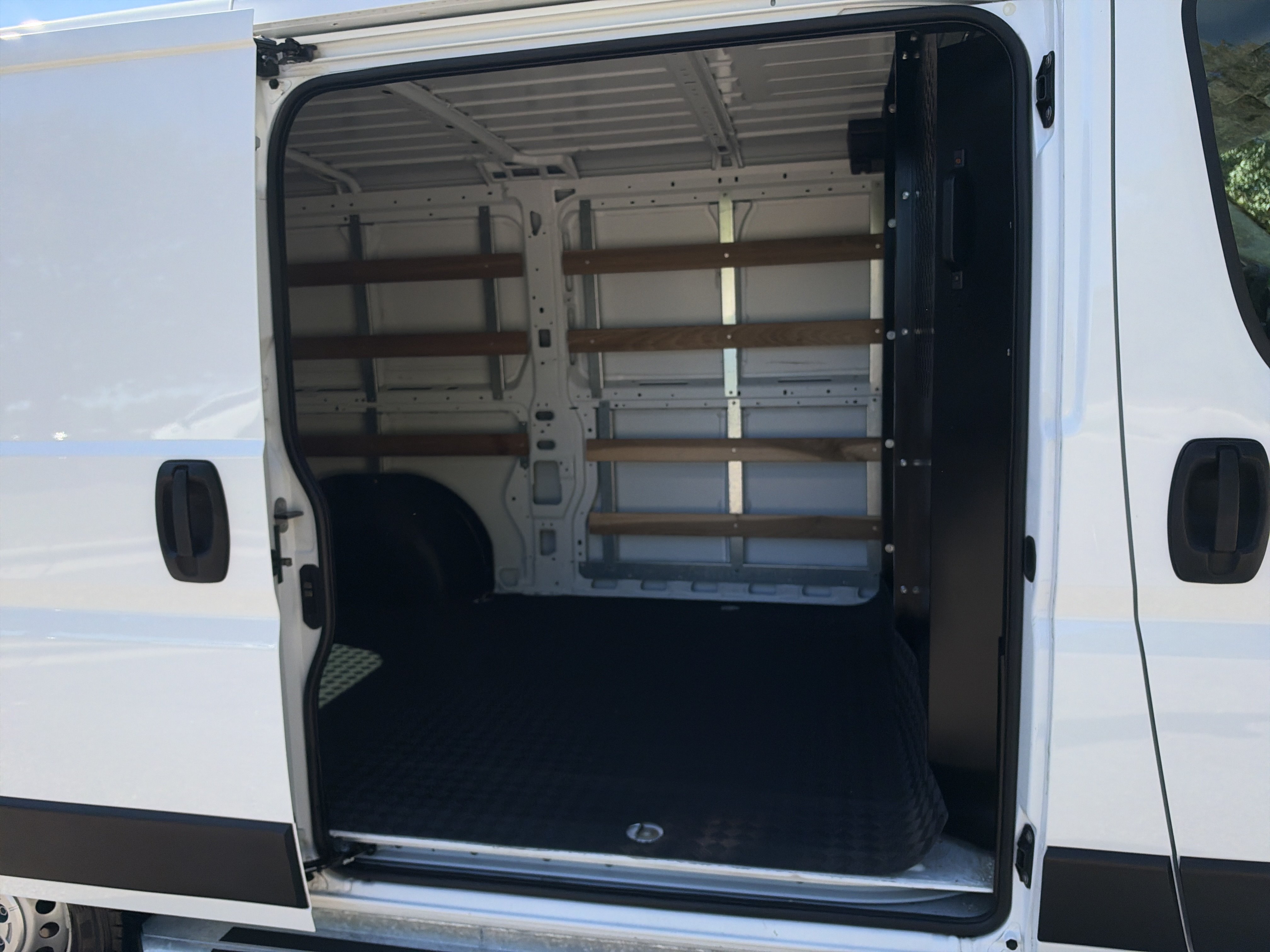 Used 2025 RAM ProMaster 2500 w/ U-Haul Equipment Group FWD image 28