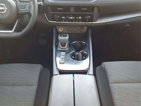 Used 2023 Nissan Rogue SV image 11