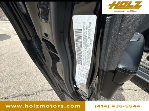 Used 2017 Jeep Cherokee Latitude w/ Cold Weather Group image 31