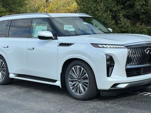 New 2026 INFINITI QX80 Luxe image 2