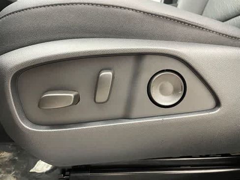New 2026 Chevrolet Equinox LT w/ Convenience Package II AWD/4WD image 9