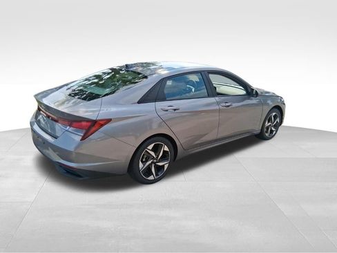 Used 2023 Hyundai Elantra SEL w/ Convenience Package FWD image 7