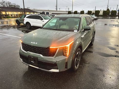 Used 2025 Kia Sorento EX image 3