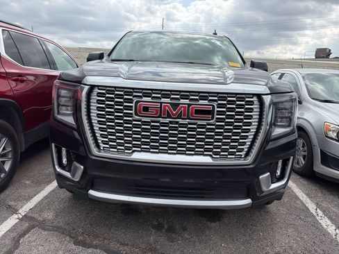 Used 2021 GMC Yukon Denali w/ Denali Premium Package image 2