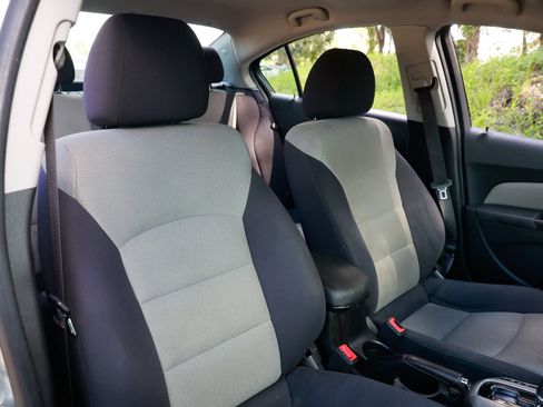 Used 2014 Chevrolet Cruze LS image 16