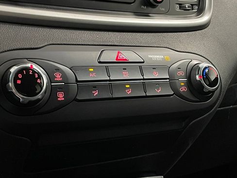 Used 2016 Kia Sorento LX image 19