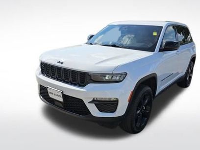 Used 2025 Jeep Grand Cherokee Limited w/ Black Appearance Package