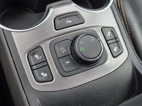 Used 2024 GMC Terrain AT4 w/ Tech Package image 28